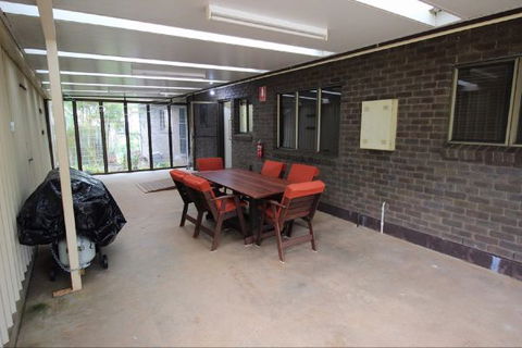 3 Bedroom Holiday House - Lightning Ridge Tourism 8